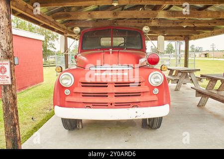 Vintage Dodge Feuerwehrauto gebaut von Peter Pirsch and Sons Co, Wisconsin, USA, 1948-1949. In der Stadt in der Nähe des Feuerwehrgebäudes der Stadt zu sehen! Stockfoto