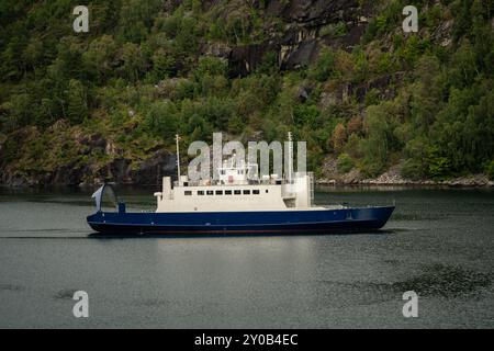 Hellesylt, Norwegen - 23. Juli 2024: Landschaft mit majestätischem Geirangerfjord ordentlich Hellesylt, verstecktes Juwel Norwegens. Atemberaubende Schönheit. Stockfoto