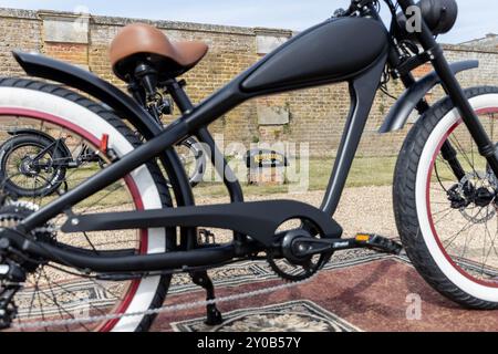 Elektrofahrrad im Concours of Elegance 2024 Stockfoto