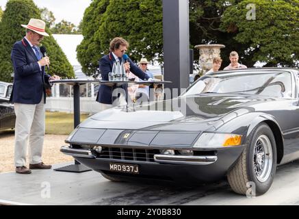 Ferrari 365 wird den Besuchern auf dem Concours of Elegance 2024 präsentiert Stockfoto