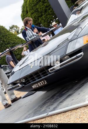 Ferrari 365 wird den Besuchern auf dem Concours of Elegance 2024 präsentiert Stockfoto