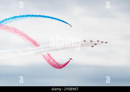 Die RAF Red Arrows treten mit farbigem Rauch auf der Canadian International Air Show 2024 in Toronto am 31. August 2024 auf. Stockfoto