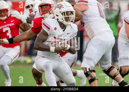 31. August 2024: UNLV Rebels Running Back Greg Burrell (5) trägt den Ball während eines Spiels zwischen den UNLV Rebels und den Houston Cougars in Houston, Texas. Trask Smith/CSM Stockfoto