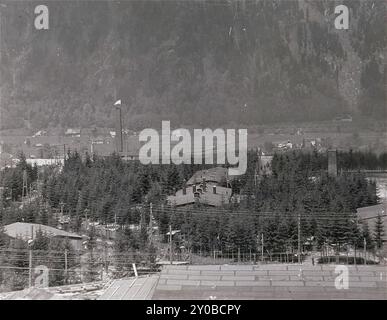 Blick auf das KZ Ebensee. Ebensee war ein Außenlager des Konzentrationslagers Mauthausen, das 1943 von der SS errichtet wurde, um Tunnel für die Rüstungslagerung in der Nähe der Stadt Ebensee zu bauen. Obwohl der Mauthausen-Komplex kein Vernichtungszentrum war, waren Grausamkeit und Vernachlässigung alltäglich. Zwischen 8.500 und 11.000 Gefangene starben im Lager, meist an Hunger oder Unterernährung. Die US-Armee befreite das Lager am 6. Mai 1945. Stockfoto