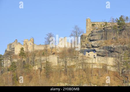 Burgruine Oybin im Zittau-Gebirge. Oybin im Zittau-Gebirge in Sachsen. Der Oybin-Berg im Zittau-Gebirge in Sachsen Stockfoto