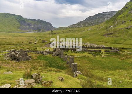 Die Ruinen des stillgelegten Steinbruch Conglog Mühle in der Nähe von Blaenau Ffestiniog, Gwynedd, Wales, Großbritannien Stockfoto