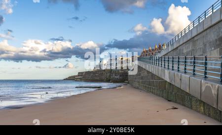 Whitley Bay, Tyne and Wear, England, Großbritannien, September 09, 2018: der Whitley Sands Beach mit Blick nach Süden zur Promenade Stockfoto