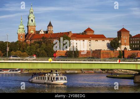 Wawel in Krakau in Polen, Passagier tour Boot und Brücke auf der Weichsel Stockfoto