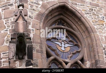 Fenster und Wasserspeier der Marienkirche in Lemgo Stockfoto