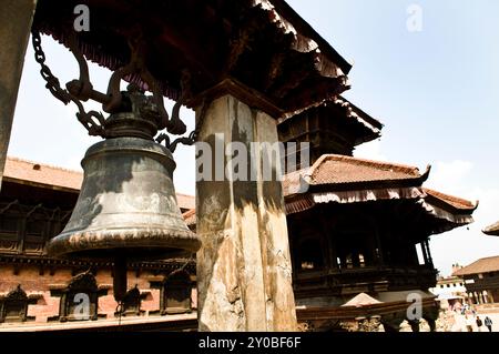 Die große Bronzeglocke auf dem Durbar-Platz in Bhaktapur, Nepal Stockfoto