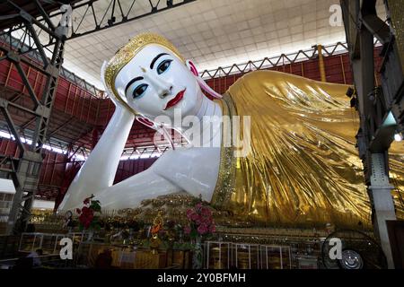 Liegender Buddha in der Kyauk htat Gyi Pagode Stockfoto