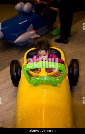 Kinder spielen in der Bitte berühren mich Museum in Philadelphia, USA. Stockfoto