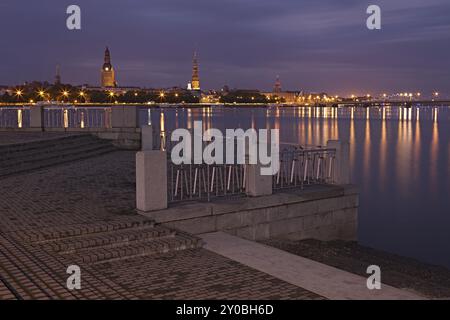Nacht Riga Stadtbild. Lettland Stockfoto