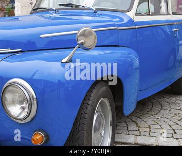 Blick auf ein schwedisches Auto aus den 60er Jahren Stockfoto