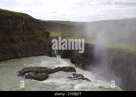 Gullfoss-Wasserfall des Flusses Hvita (Oelfusa) in Haukadalur im Süden Islands Stockfoto