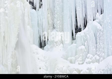 Der gefrorene Wasserfall Njupeskaer (Schwedens höchster Wasserfall), Fulufjaellet Nationalpark, Dalarna, Schweden, Dezember 2011, Europa Stockfoto