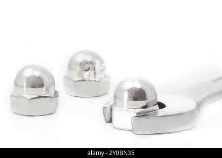 Hutmuttern mit Schraubenschlüssel Stockfoto