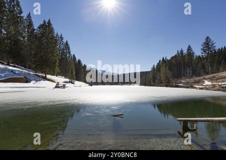 Der Grubsee in Südbayern im Frühjahr Stockfoto