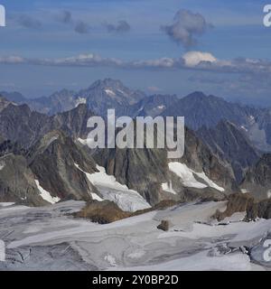 Zerklüftete Berge und Gletscher in der Schweiz. Blick vom Titlis Stockfoto