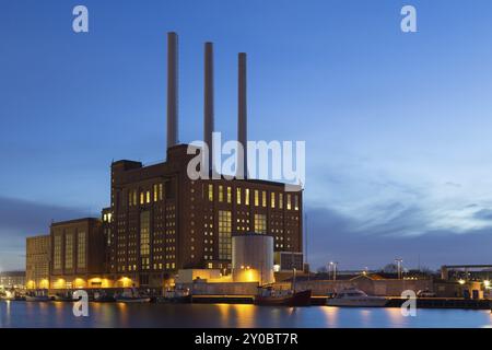 Kopenhagen, Dänemark, 29. März 2016: Svanemolle-Kraftwerk bei Nacht, Europa Stockfoto