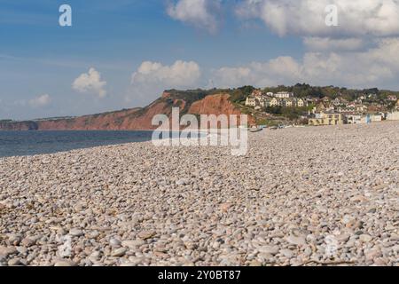 Budleigh Salterton vom Kiesstrand entfernt in Richtung Otter Cove und Littleham Cove, Jurassic Coast, Devon, UK auf der Suche gesehen Stockfoto