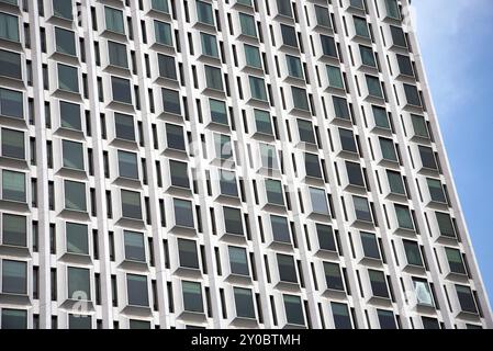 Fassade eines modernen Gebäudes in Singapur Stockfoto