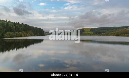 Abendlicher Blick über den Stausee in der Nähe von Merthyr Tydfil Pontsticill, Mid Glamorgan, Wales, Großbritannien Stockfoto