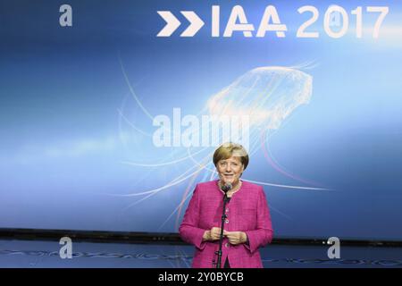 Frankfurt, Deutschland. September 2017. Angela Merkel sprach am Ende ihrer Tour durch die 67. IAA International Motor Show in Frankfurt/Main auf T Stockfoto