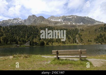 Der idyllische Obersee auf dem Gipfel des Staller Sattels. Der idyllische obere See auf dem Gipfel des Staller Sattels Stockfoto