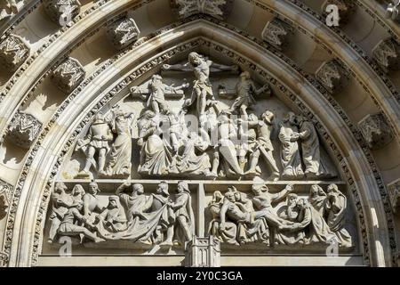 Detail der Bogen über die Türen von St. Vitus Kathedrale in Prag Stockfoto