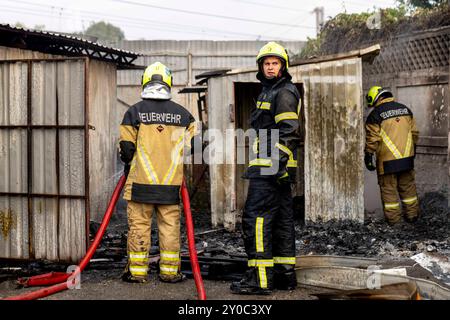 Kiew, Kiew-Stadt, Ukraine. September 2024. Rettungsdienste auf der Einschlagstelle in Kiew nach russischen Raketenangriffen auf die Ukraine. (Kreditbild: © Andreas Stroh/ZUMA Press Wire) NUR REDAKTIONELLE VERWENDUNG! Nicht für kommerzielle ZWECKE! Quelle: ZUMA Press, Inc./Alamy Live News Stockfoto