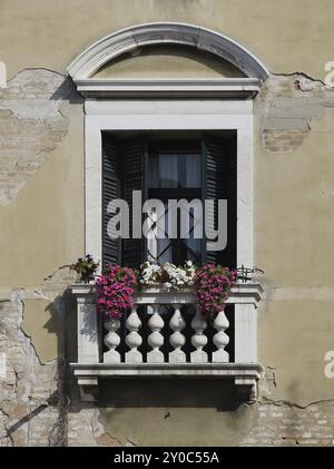 Fenster in Venedig Stockfoto