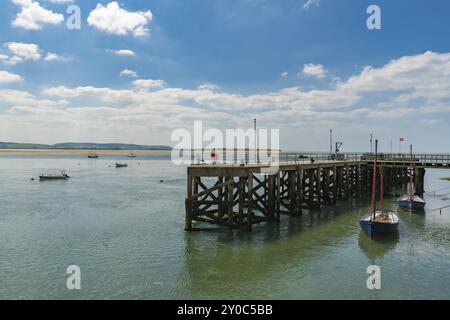 Aberdyfi, Gwynedd, Wales, Vereinigtes Königreich, 25. Mai, 2017: Blick vom Strand auf Boote im Fluss Stockfoto