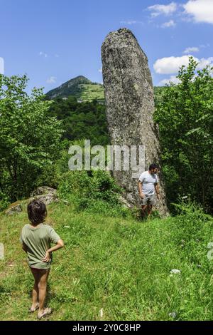 Gran Menhir de Counozouls, valle de Aude, Roussillon, Pirineos orientales, Francia, Europa Stockfoto