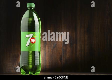 7 up ist eine Marke für kohlensäurehaltige Erfrischungsgetränke, die von Dr Pepper Snapple Group in den USA und PepsiCo in der übrigen Welt hergestellt wird Stockfoto