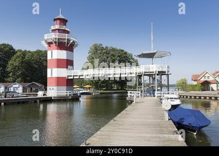 Leuchtturm im Hafendorf Rheinsberg in Ostdeutschland Stockfoto