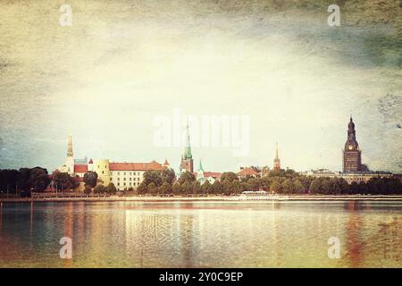 Retro-Stil Foto Nacht Riga Stadtbild. Lettland Stockfoto