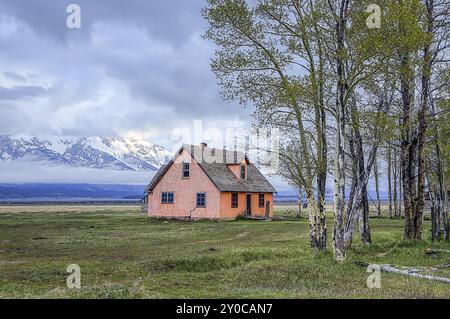 Der kleine fotografierte das alte Haus in der Mormon Row im Grand Teton National Park in Wyoming Stockfoto