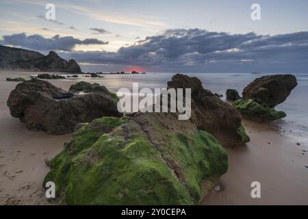 Praia do amado Strand bei Sonnenuntergang in Costa Vicentina, Portugal, Europa Stockfoto