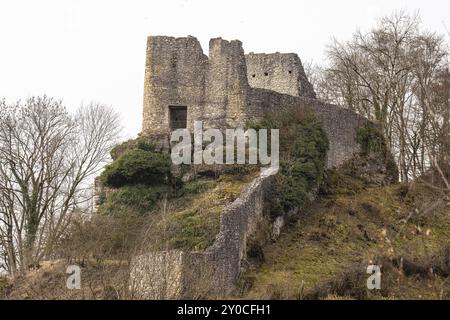 Die zahlreichen Burgruinen sind typisch für das große Lautertal auf der Schwäbischen Alb Stockfoto