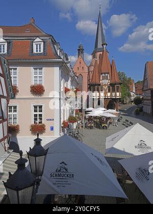 Historisches Rathaus, Marktplatz, Straßencafés, Fachwerkhäuser, Michelstadt, Odenwaldkreis, Hessen, Deutschland, Europa Stockfoto