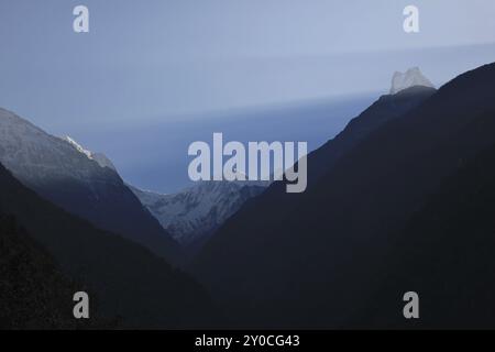 Sonnenaufgang über dem Berg Machapuchare, Annapurna Conservation Area, Nepal, Asien Stockfoto