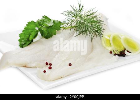 Zwei Heilbutt Filets auf einer weißen Platte Stockfoto
