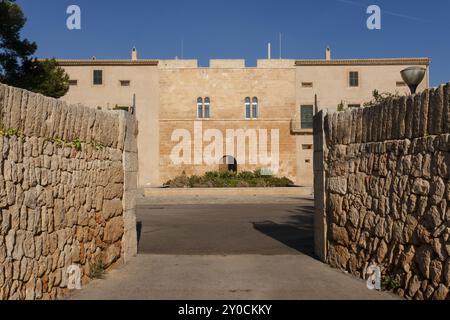 Molino y torre gotica, Sa Torre, documentada en epoca musulmana como alqueria al-Borge, Llucmajor, mallorca, islas baleares, espana, Europa Stockfoto