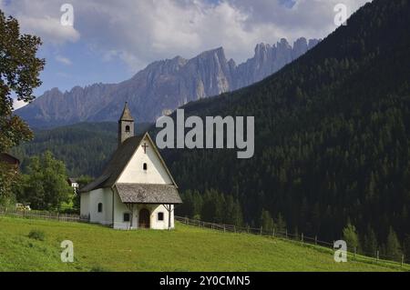 Welschnofener Kapelle St. Sebastian, Welschnofener Kapelle St. Sebastian in den Dolomiten Stockfoto