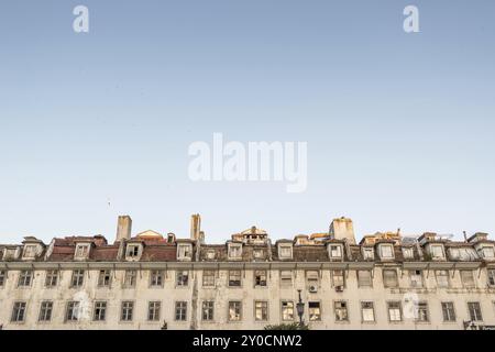 Lisboa, Portugal, 21. Juli 2016: Alte Häuser, die reparaturbedürftig sind, Europa Stockfoto