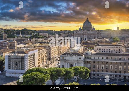 Rom Vatikan Italien, Blick auf die Skyline der Stadt bei Sonnenuntergang im Stadtzentrum von Rom Stockfoto