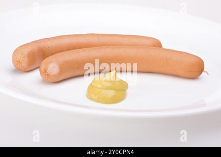 Ein Paar Wiener auf einem weißen Teller Stockfoto