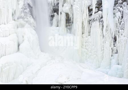 Der gefrorene Wasserfall Njupeskaer (Schwedens höchster Wasserfall), Fulufjaellet Nationalpark, Dalarna, Schweden, Dezember 2011, Europa Stockfoto