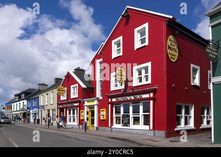 Geschäftsstraße mit farbenfrohen Häusern, Dingle, Dingle Peninsula, County Kerry, Republik Irland Stockfoto